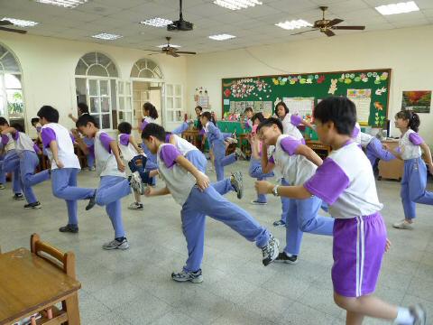 dance990420-07.JPG