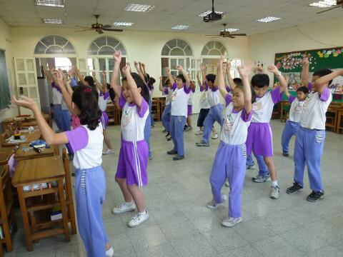 dance990420-08.JPG