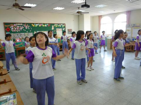 dance990420-09.JPG