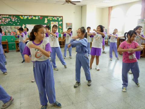 dance990420-11.JPG