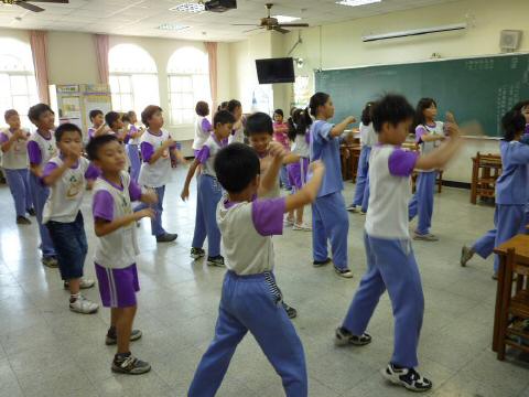 dance990420-16.JPG