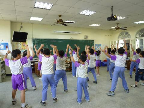 dance990420-17.JPG